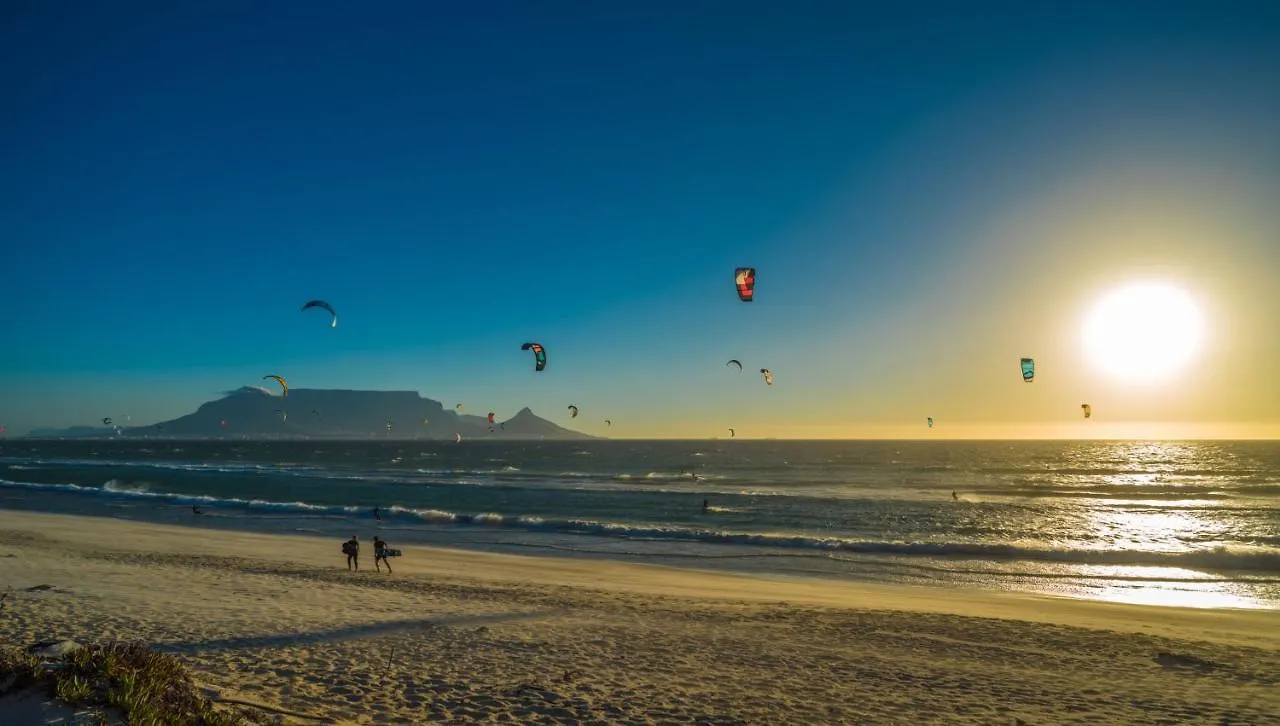Sunset Beach Backpackers Bloubergstrand Hostel